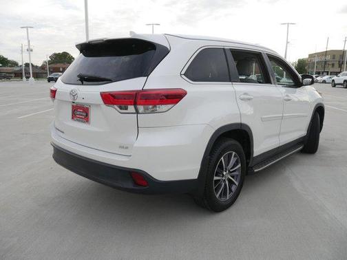 Blizzard Pearl 2019 Toyota Highlander XLE