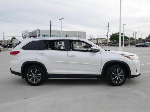 Blizzard Pearl 2019 Toyota Highlander XLE