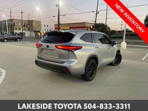 2022 Toyota Highlander LE