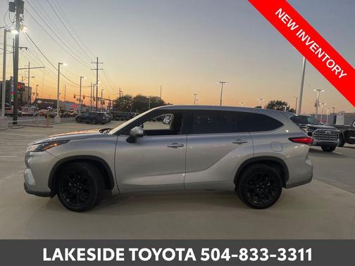 2022 Toyota Highlander LE