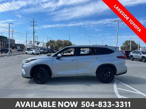 2022 Toyota Highlander LE