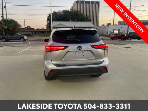 2022 Toyota Highlander LE
