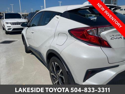2022 Toyota C-HR XLE
