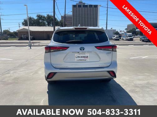 2022 Toyota Highlander Hybrid Platinum