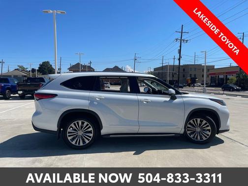 2022 Toyota Highlander Hybrid Platinum