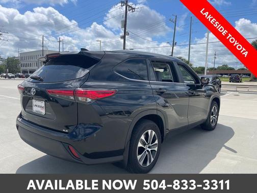 Midnight Black Metallic 2023 Toyota Highlander XLE