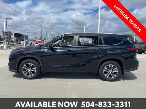 Midnight Black Metallic 2023 Toyota Highlander XLE
