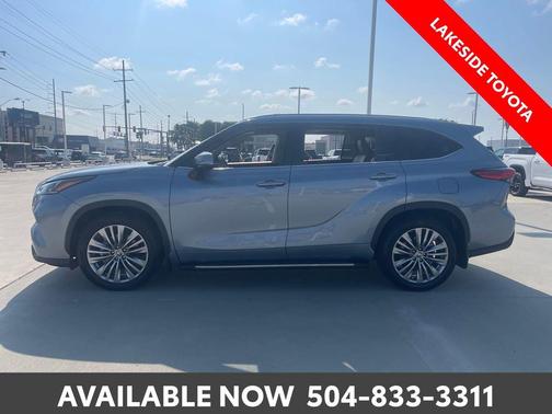Moon Dust 2022 Toyota Highlander Platinum