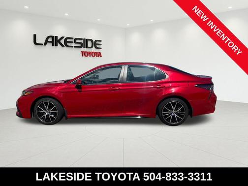 Supersonic Red 2022 Toyota Camry SE