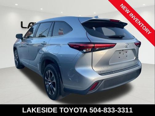 Celestial Silver Metallic 2023 Toyota Highlander XLE