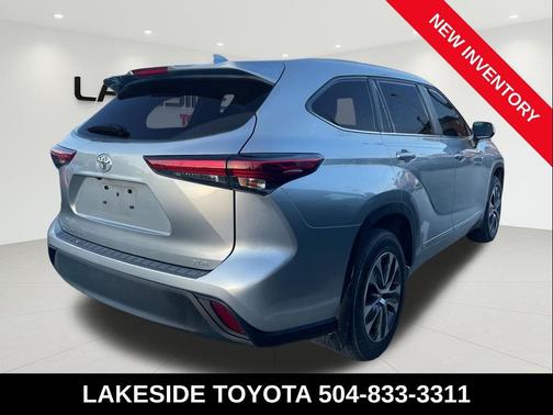 Celestial Silver Metallic 2023 Toyota Highlander XLE