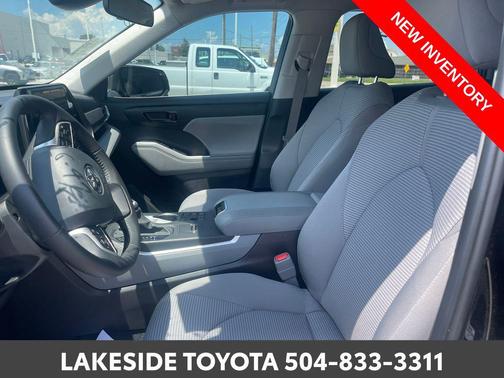2025 Toyota Highlander LE