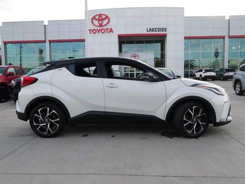Blizzard Pearl w/Black Roof 2020 Toyota C-HR XLE
