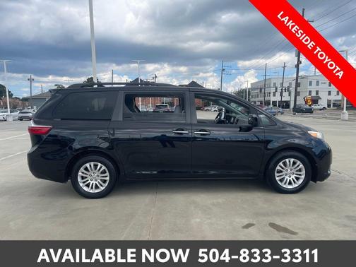 Midnight Black Metallic 2017 Toyota Sienna XLE Premium