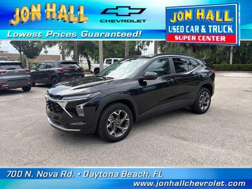 Mosaic Black Metallic 2025 Chevrolet Trax LT