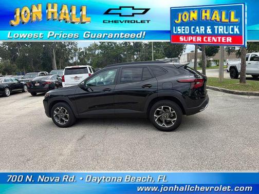 Mosaic Black Metallic 2025 Chevrolet Trax LT