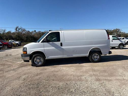 Summit White 2026 Chevrolet Express 2500 2500 Regular Wheelbase, WT, RWD