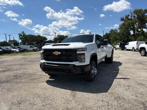 Summit White 2026 Chevrolet Silverado 3500 Crew Cab, Long Bed, WT Dual Rear Wheel, RWD
