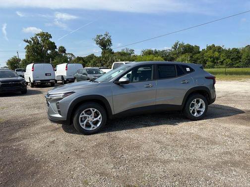 Sterling Gray Metallic 2026 Chevrolet Trax LS
