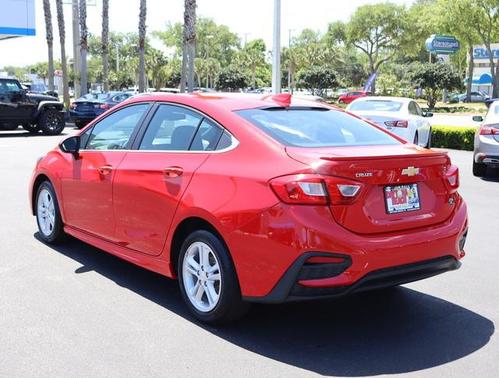 Photo 5 of 32 of 2018 Chevrolet Cruze LT