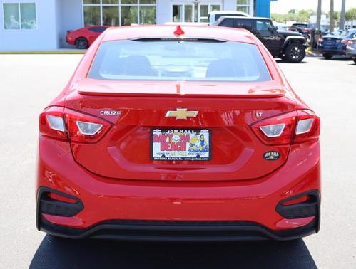 Photo 4 of 32 of 2018 Chevrolet Cruze LT