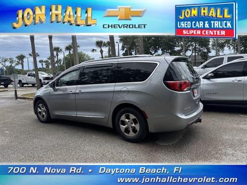 2017 Chrysler Pacifica Touring-L