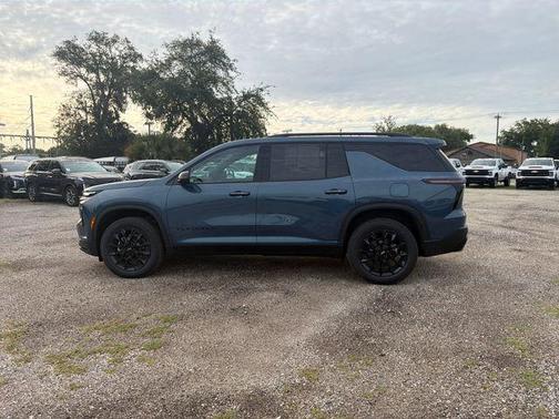Lakeshore Blue Metallic 2026 Chevrolet Traverse LT