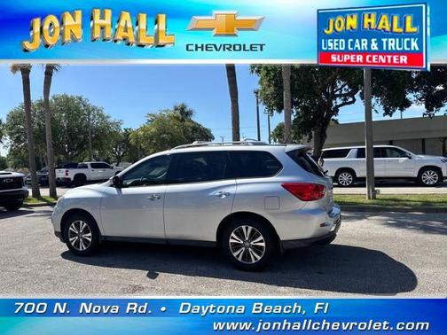 2017 Nissan Pathfinder SL