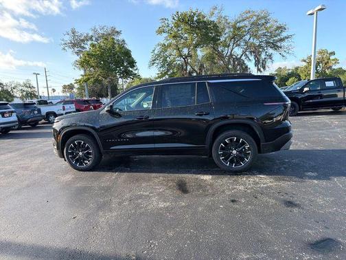 Mosaic Black Metallic 2026 Chevrolet Traverse LT
