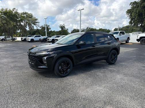 Mosaic Black Metallic 2026 Chevrolet Trax LT