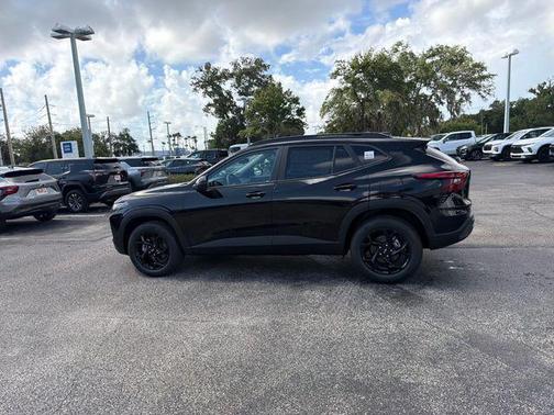Mosaic Black Metallic 2026 Chevrolet Trax LT