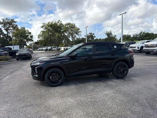 Mosaic Black Metallic 2026 Chevrolet Trax LT