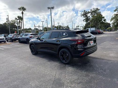 Mosaic Black Metallic 2026 Chevrolet Trax LT