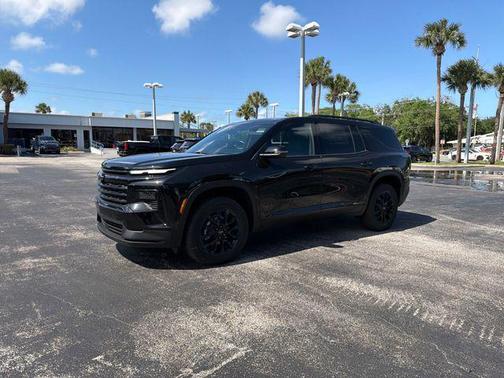 Mosaic Black Metallic 2026 Chevrolet Traverse LT