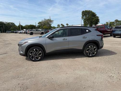 Sterling Gray Metallic 2026 Chevrolet Trax FWD 2RS
