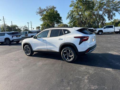 Summit White 2026 Chevrolet Trax LT