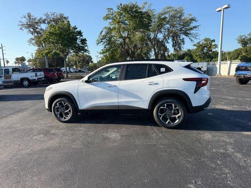 Summit White 2026 Chevrolet Trax LT