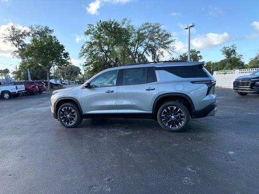 Sterling Gray Metallic 2026 Chevrolet Traverse LT