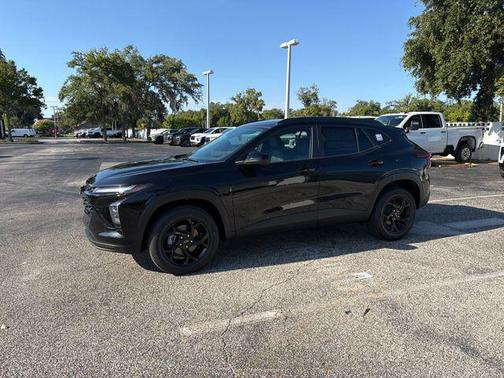 Mosaic Black Metallic 2026 Chevrolet Trax LT