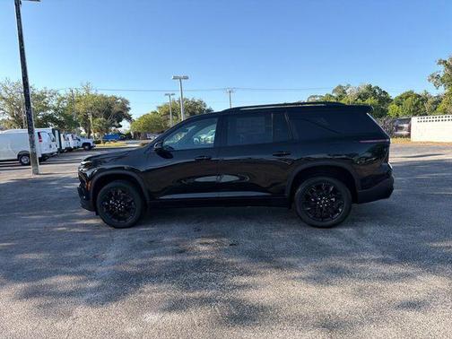 Mosaic Black Metallic 2026 Chevrolet Traverse LT