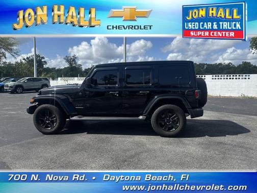 2023 Jeep Wrangler 4-Door Sahara Altitude 4x4