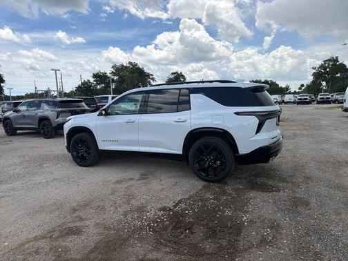 Polar White Tricoat 2026 Chevrolet Traverse RS