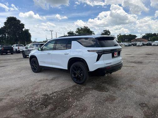 Polar White Tricoat 2026 Chevrolet Traverse RS