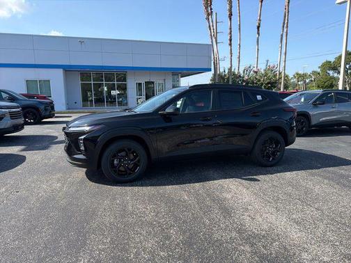 Mosaic Black Metallic 2026 Chevrolet Trax LT