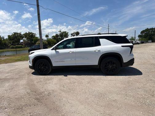 Summit White 2026 Chevrolet Traverse LT