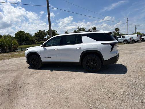 Summit White 2026 Chevrolet Traverse LT