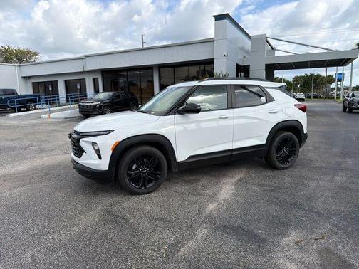 Summit White 2026 Chevrolet Trailblazer LT