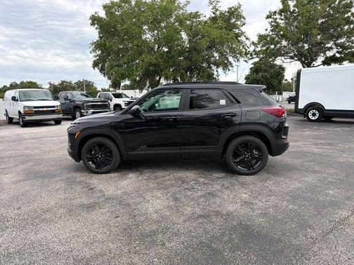Mosaic Black Metallic 2026 Chevrolet Trailblazer LT