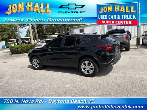 Mosaic Black Metallic 2024 Chevrolet Trax LS