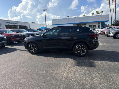 Mosaic Black Metallic 2026 Chevrolet Trax FWD 2RS